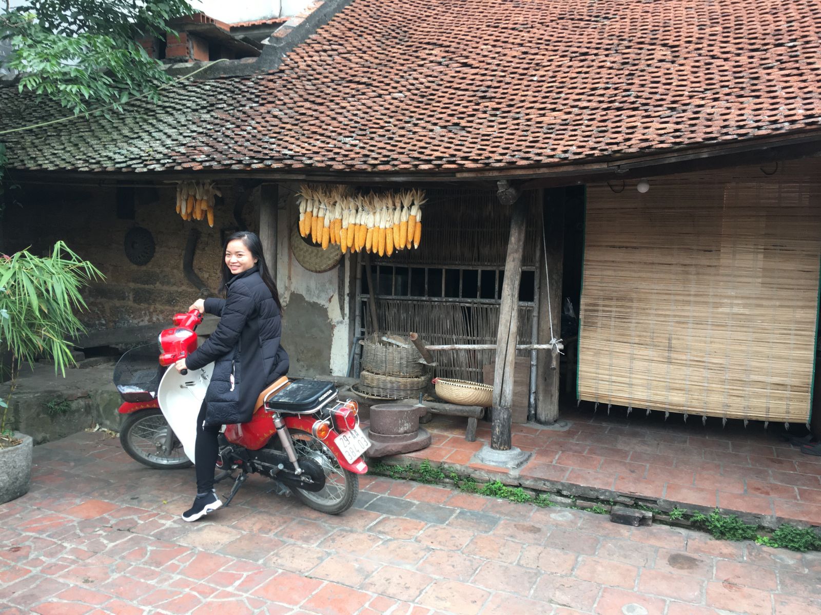Duong lam village - old kitchen with corn hanging